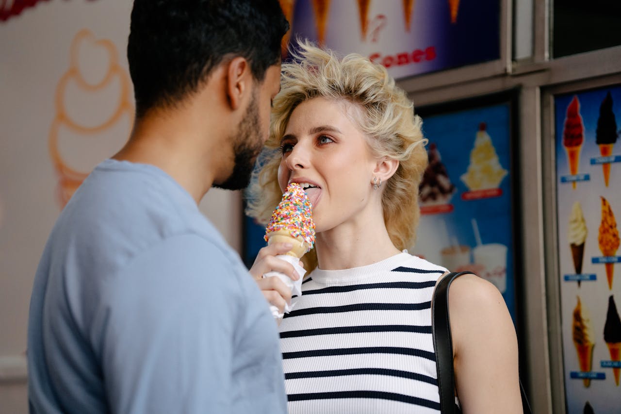 Decoding Women’s Mixed Signals: 5 Real-Life Mixed Messages Examples Decoding Women’s Mixed Signals: 5 Real-Life Mixed Messages Examples